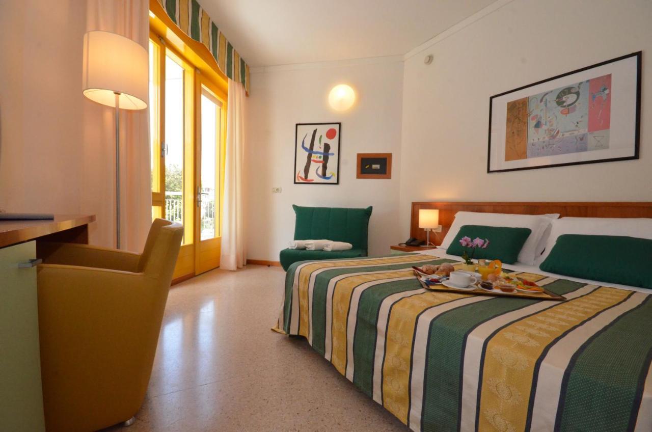 Hotel Luna Bibione Eksteriør bilde