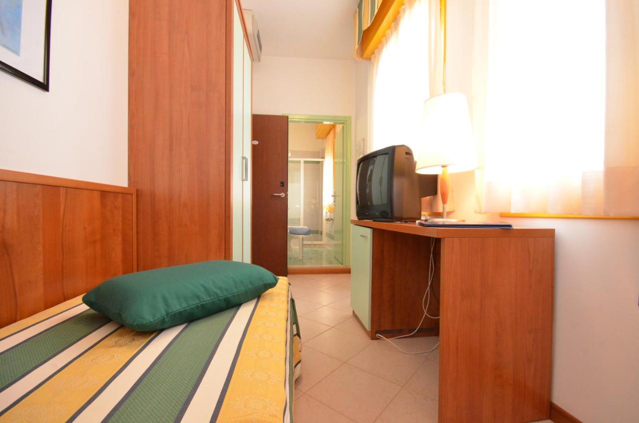 Hotel Luna Bibione Eksteriør bilde