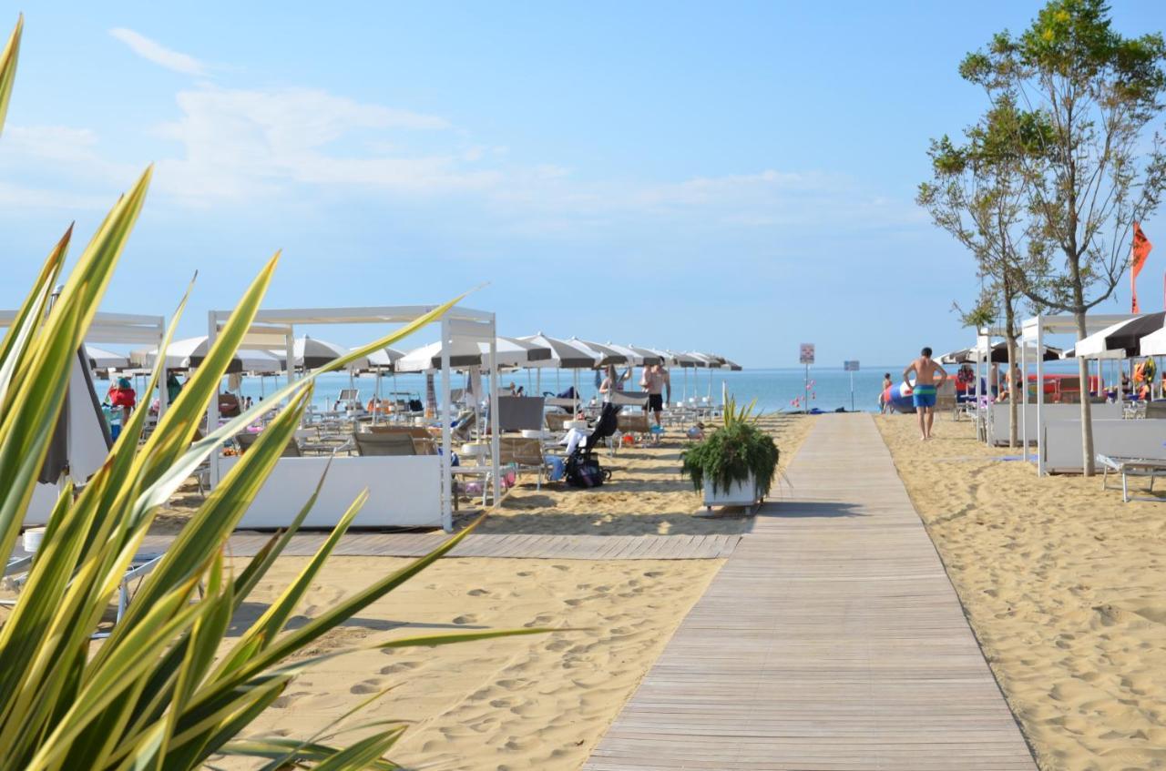 Hotel Luna Bibione Eksteriør bilde
