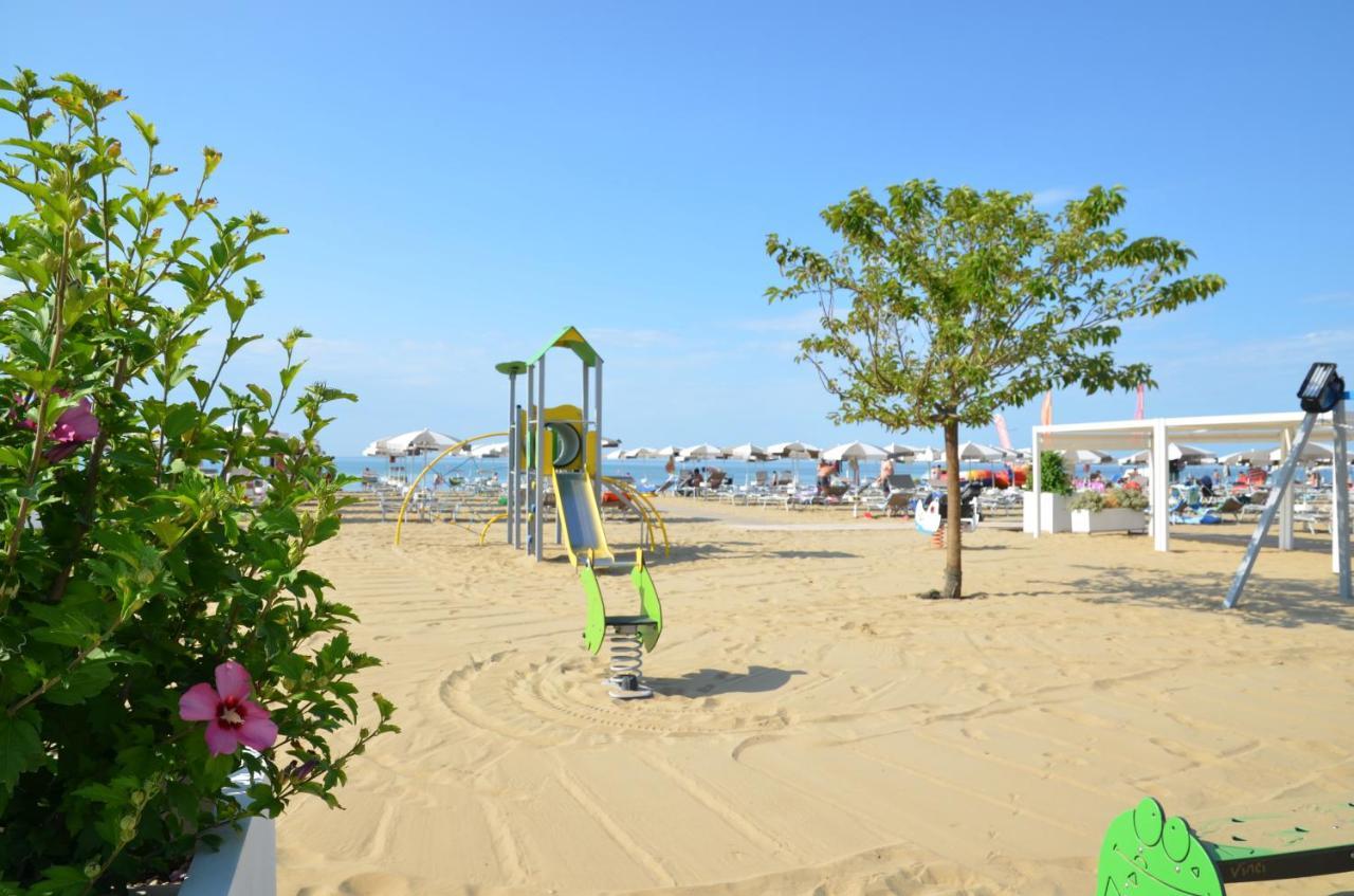 Hotel Luna Bibione Eksteriør bilde